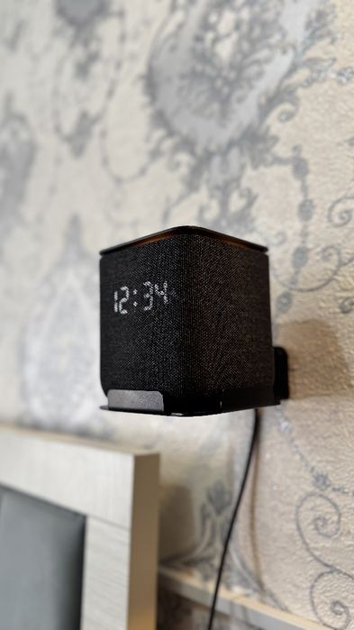 Yandex stansiya uchun kranshteyn | Universal derjatel | Devor uchun