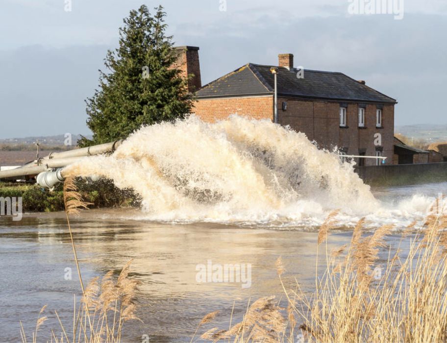 Interventii inundatii, desecari  non stop