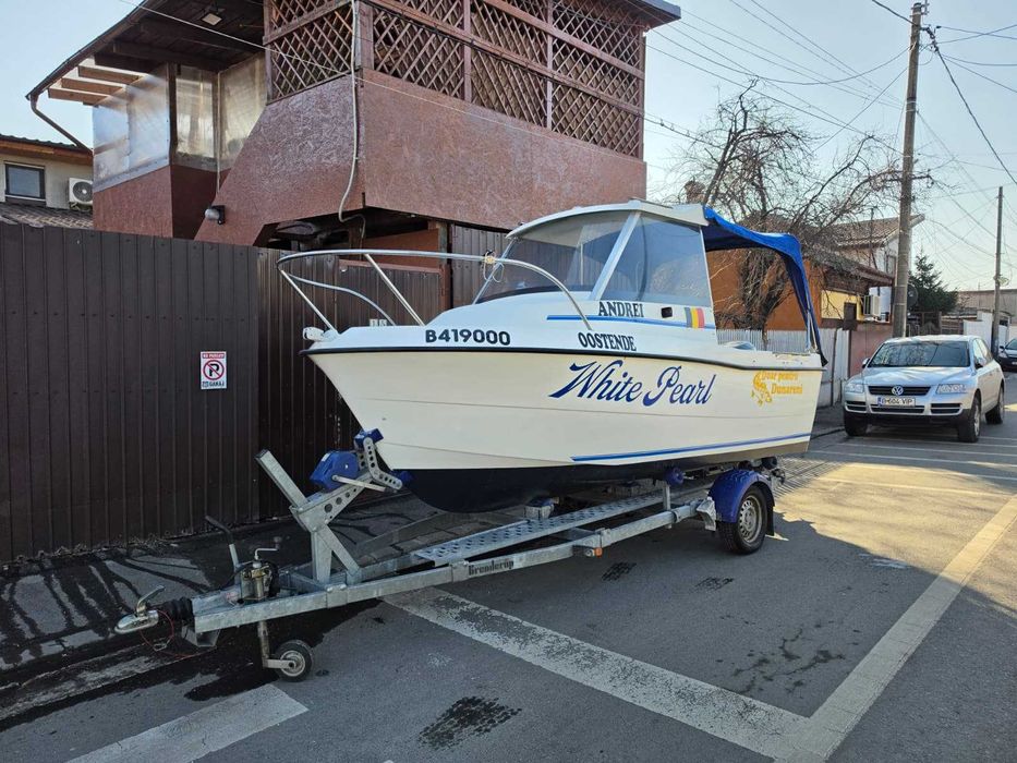 Barca cabinata Beneteau Antares 550 cu motor si peridoc