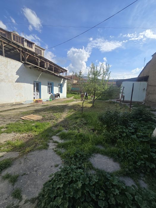 Зудлик билан сотилади 7.5 сотих ховли вокзал фреско кафе оркасида