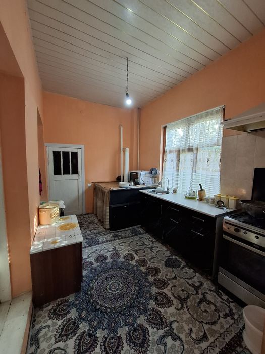 Ховли сотилади.думбиробод тирсак обод махалла.2.6 сотих.5та хонаси бор