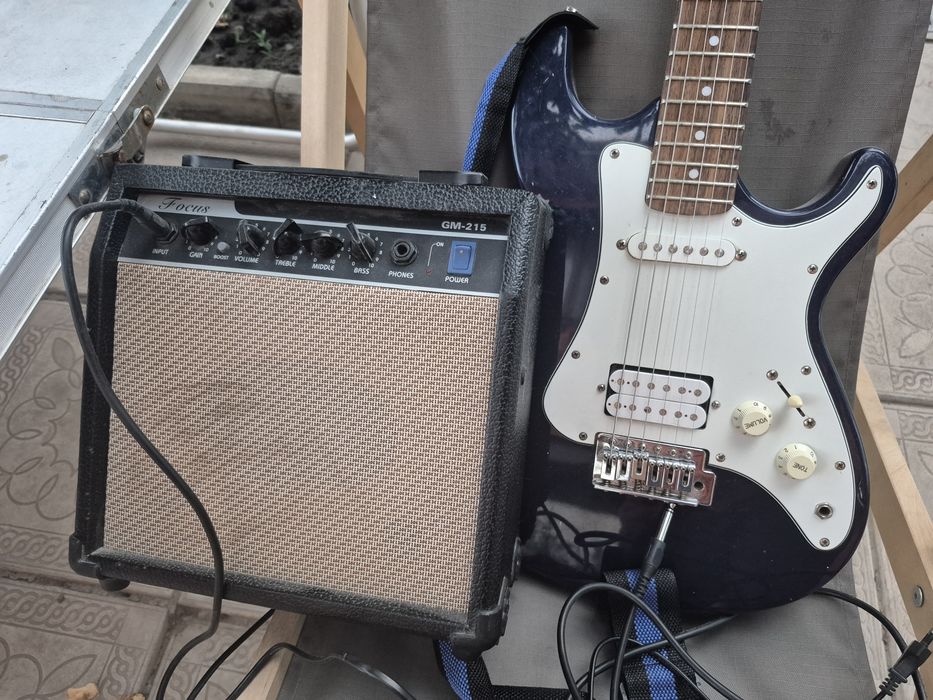 Акустическая гитара YAMAHA. Электро-гитара Phil Pro с комбо усилителем