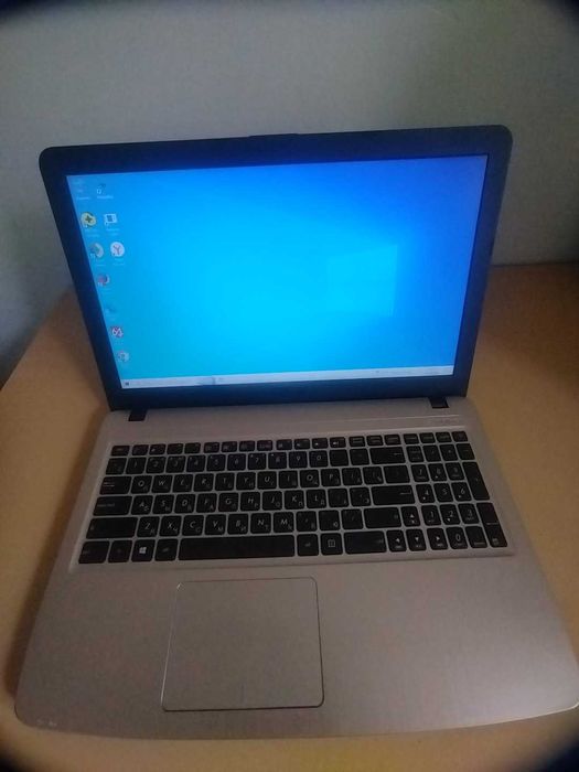 Asus noutbuk sotiladi