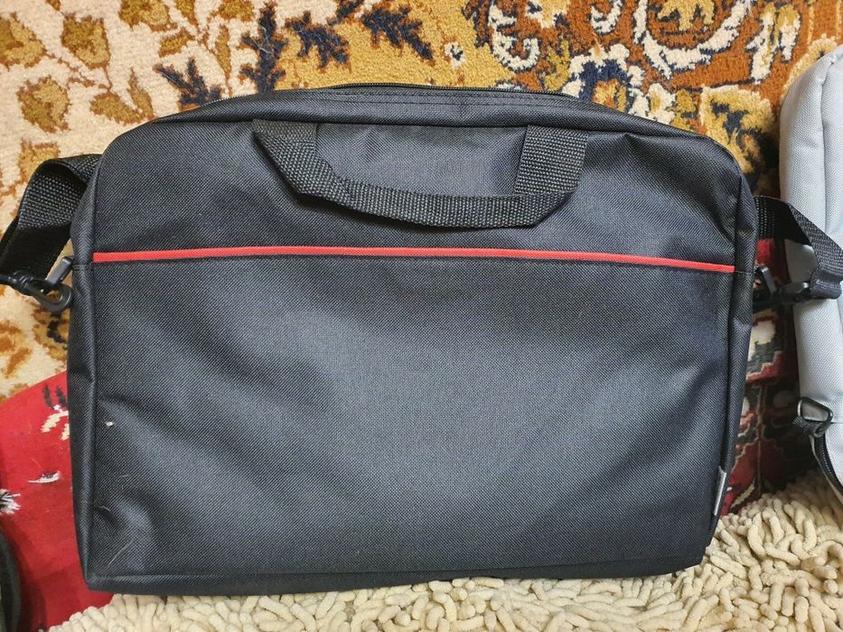 Продаю сумку для ноутбука новую.