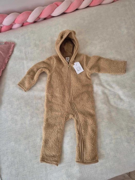 чисто нов плюшен гащеризон Baby GAP 6-12 месеца
