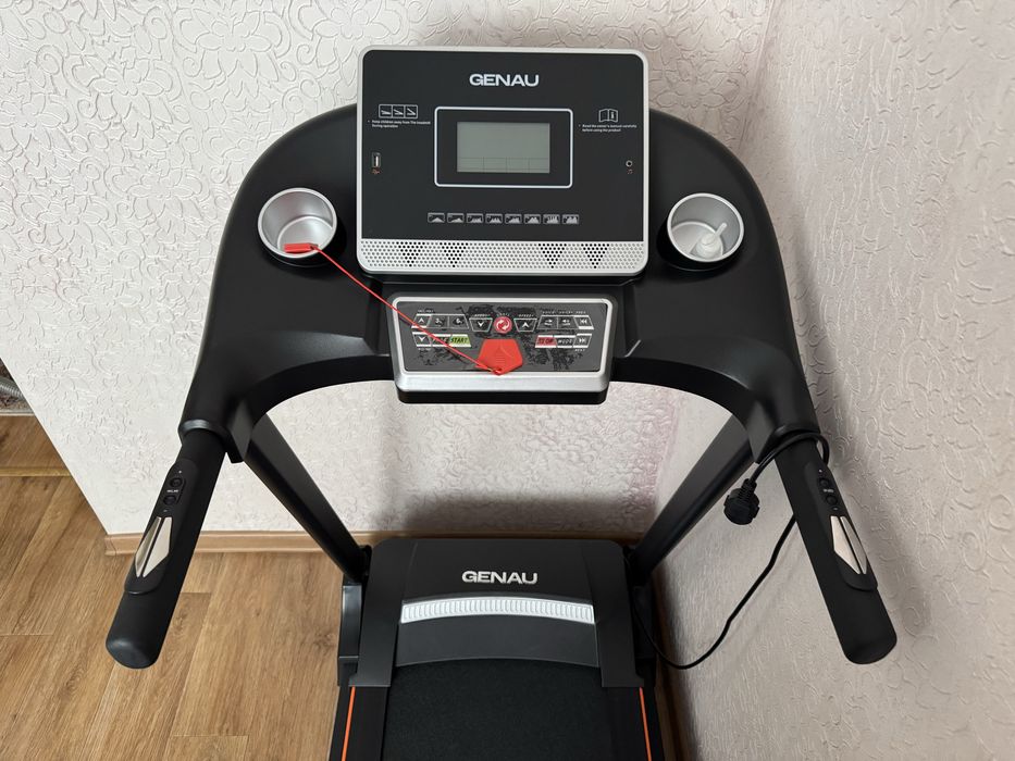 Продам беговую дорожку GENAU