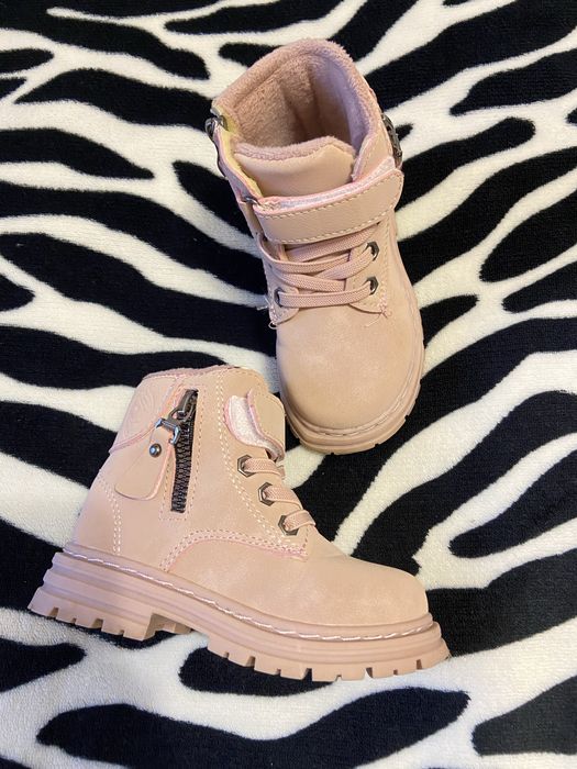 Продам детские демисезонные ботинки