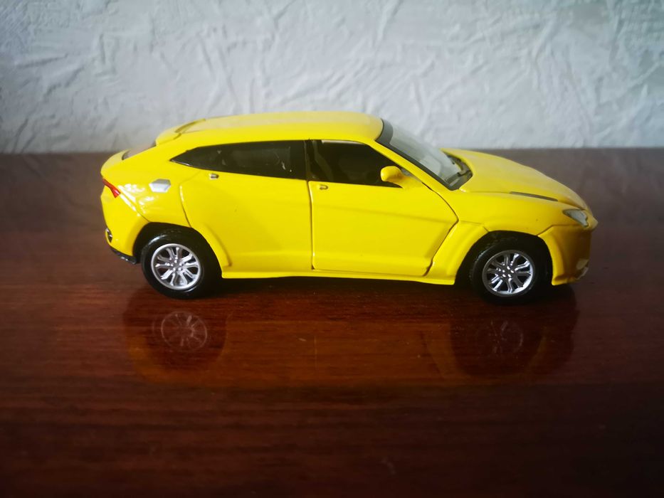 Моделька Lamborghini.