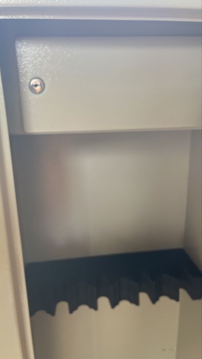 Dulap metalic arme