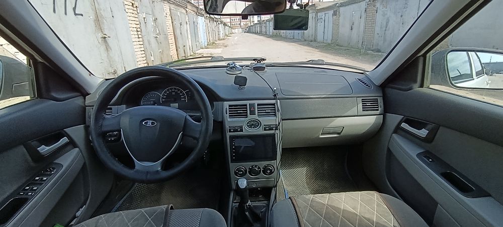 Продам Приора Люкс