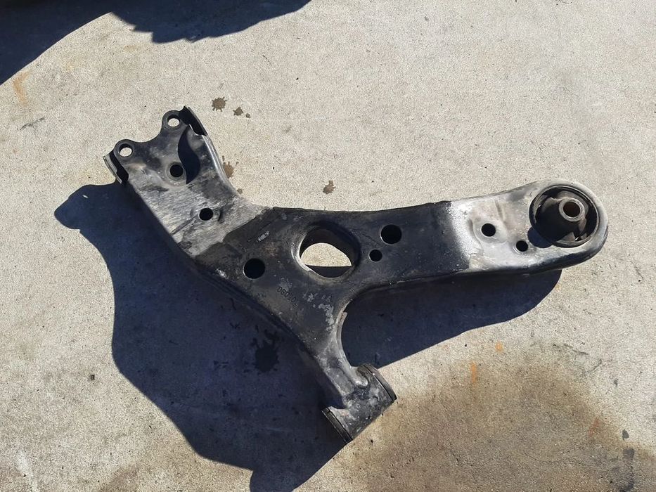 brat bascula stanga fata 1.6 d n47c16a toyota verso r2 2014