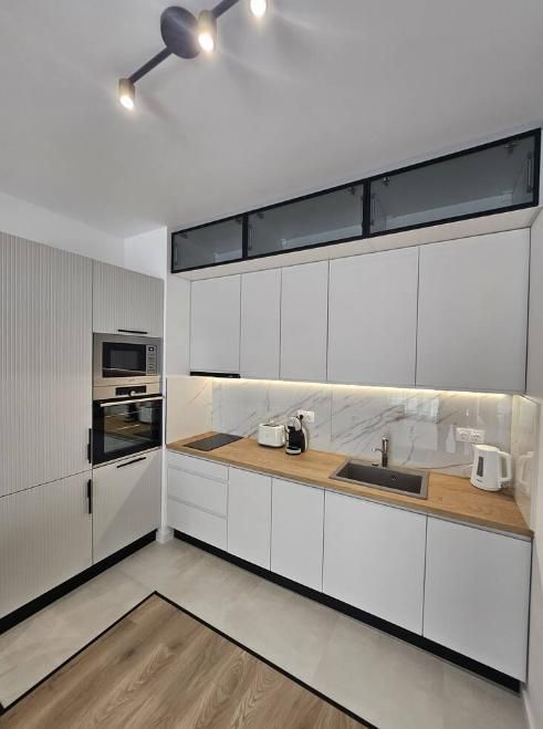 Дава се под наем Двустаен апартамент в Пловдив, Младежки Хълм - 70 кв.м за 663 € - Снимка #2