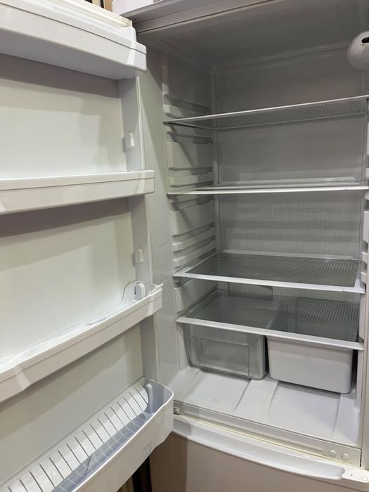 Продам холодильник Indesit