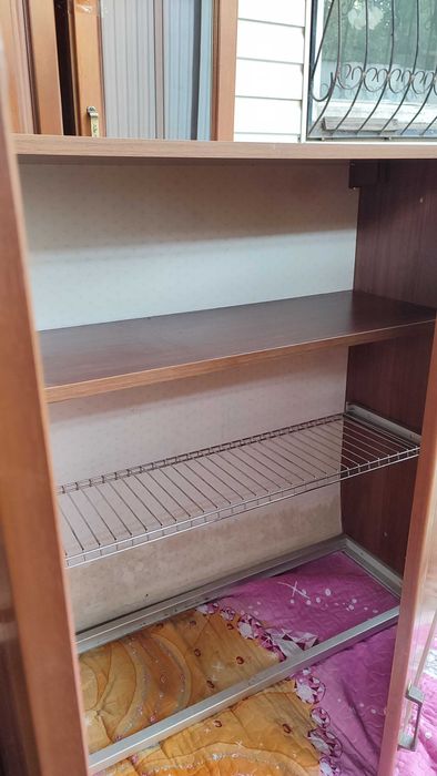 кухонный шкаф, стол