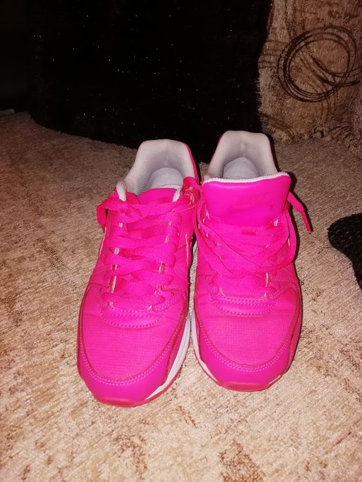 Vând Nike Air Roz