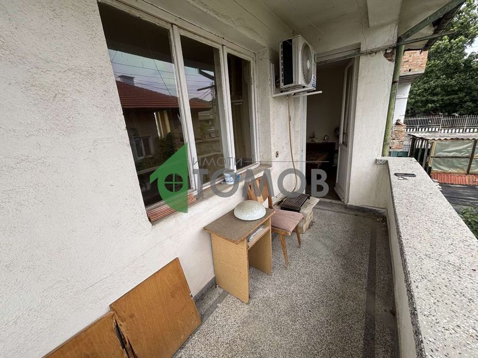 Двуетажна къща на плоча в кв. Самара 1