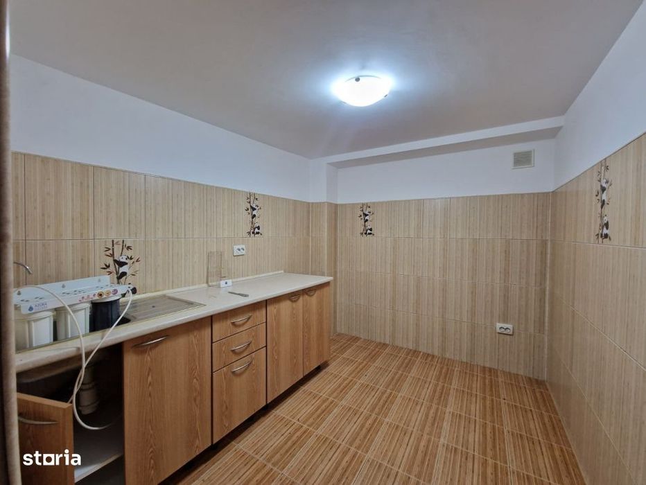 Casă 3 camere cu teren/1’ Metrou 1 Mai/Salon beauty/Cabinet/Locuință
