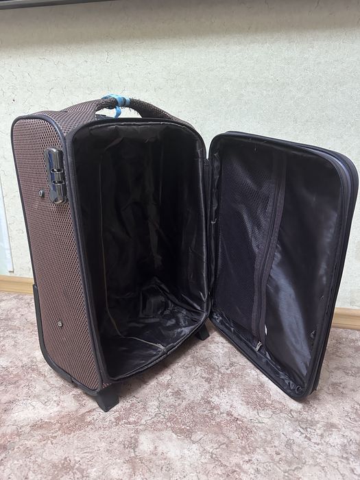 Продам 2 чемодана