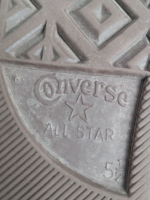 Продам конверсы 20000тг