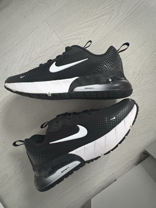 Vand adidasi nike marime 35