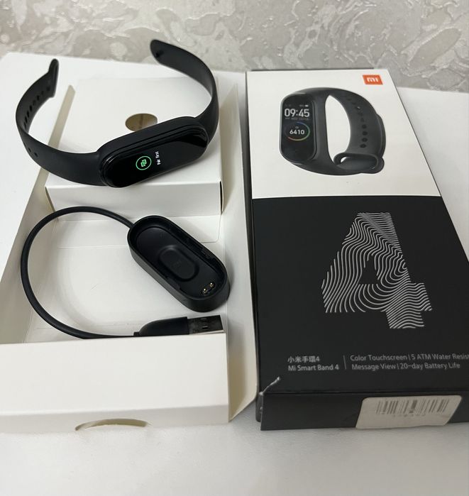 Ми бенд 4 в хорошем состоянии.