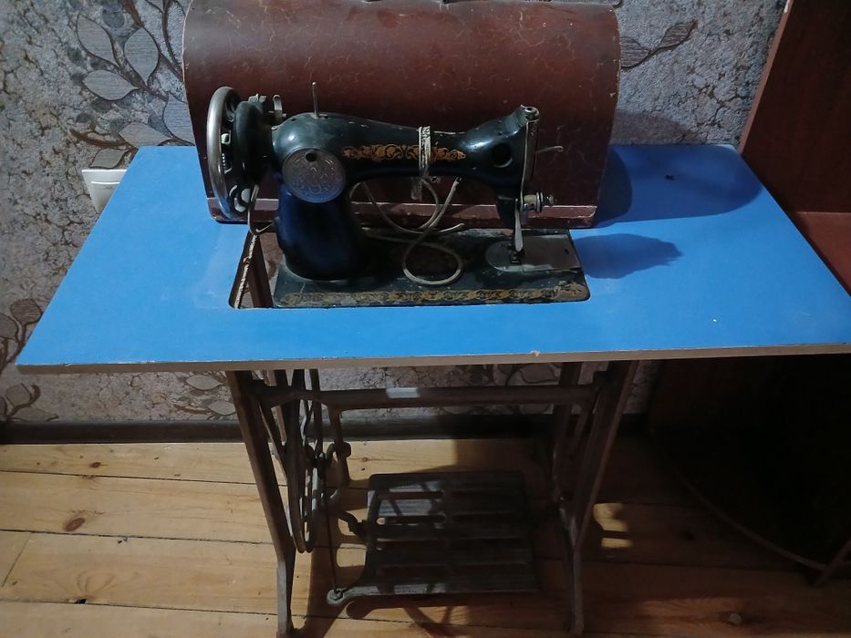 Раритетная швейная машина Подольск (ПМЗ) с ножным приводом