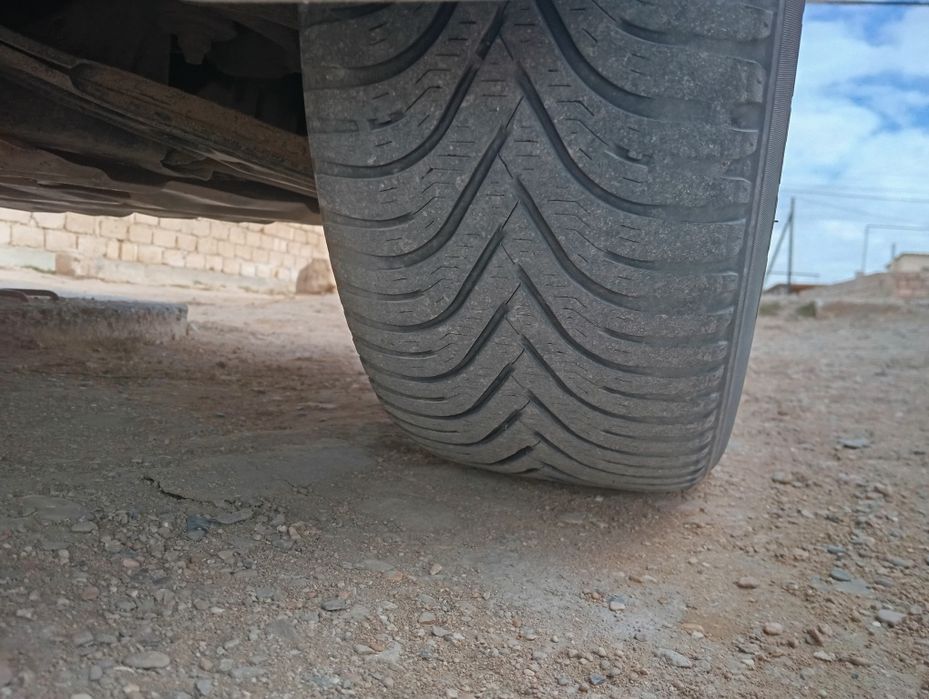 Шины 185/60/15 продается 4 штук