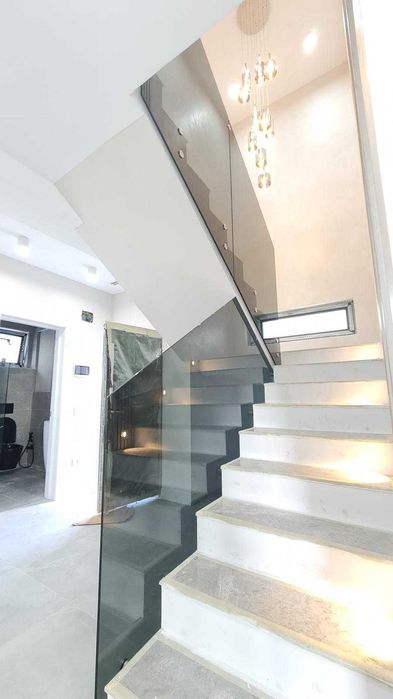 Usi sticla, balustrade interioare si exterioare