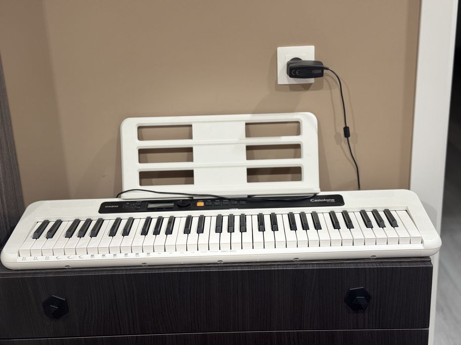 Продам Синтезатор Casio оригинал, новый