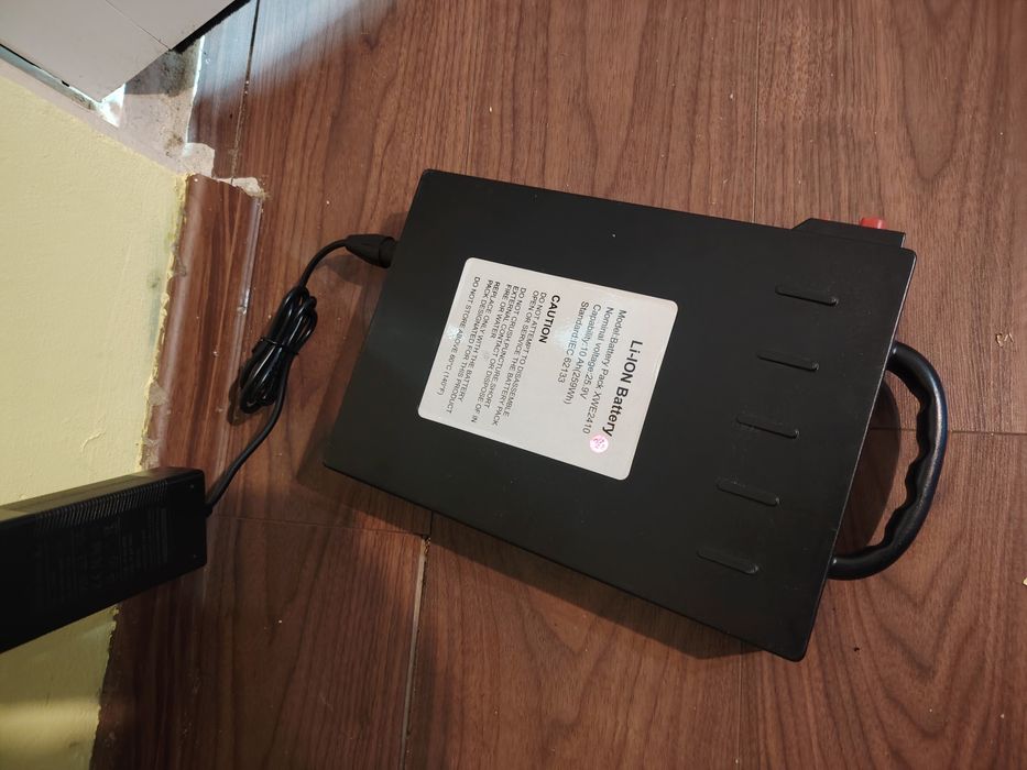 Scaun cu rotile electric, pentru persoane bolnave