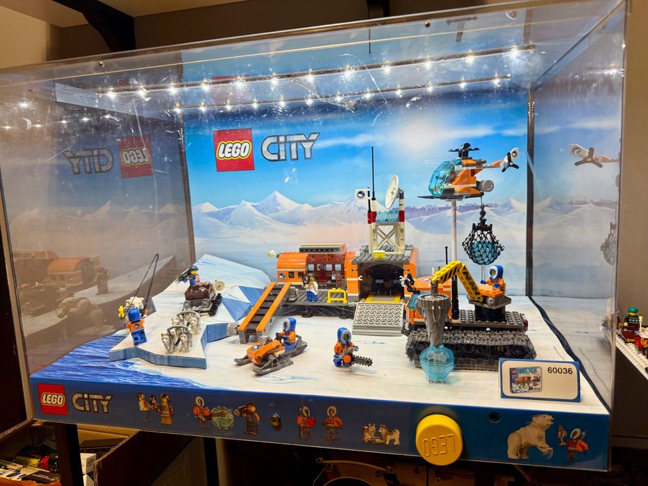 Lego 60036 Display case Sunet + Led - raritate