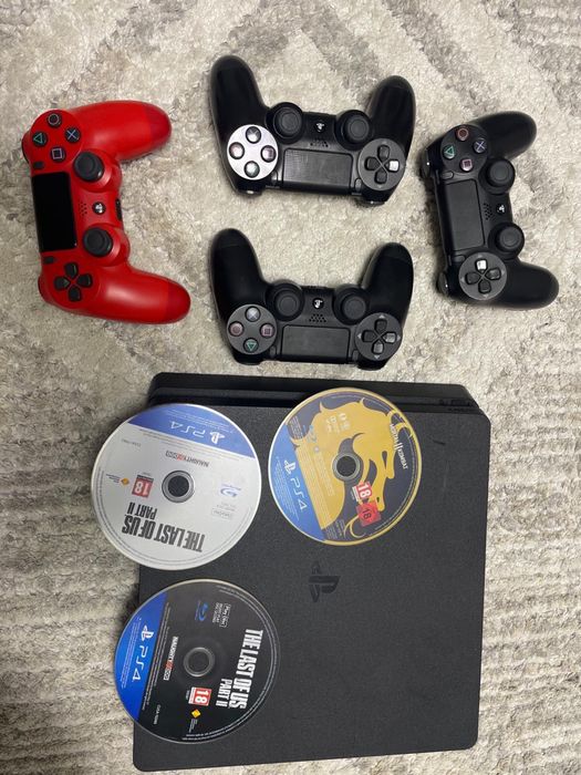 Vand Ps 4 slim cu 4 controllere
