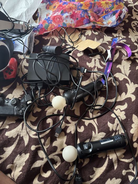 Продаю PlayStation 4