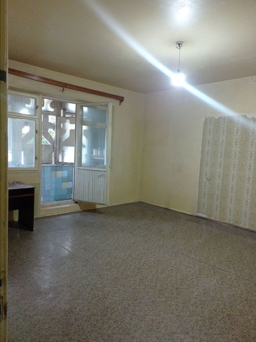 Shaxhontohur Sebzor 2 xonali uy sotiladi