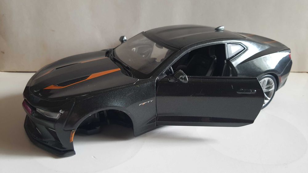 Nissan GT-R 2009 и Chevrolet Camaro 2017 - Мащаб 1:18
