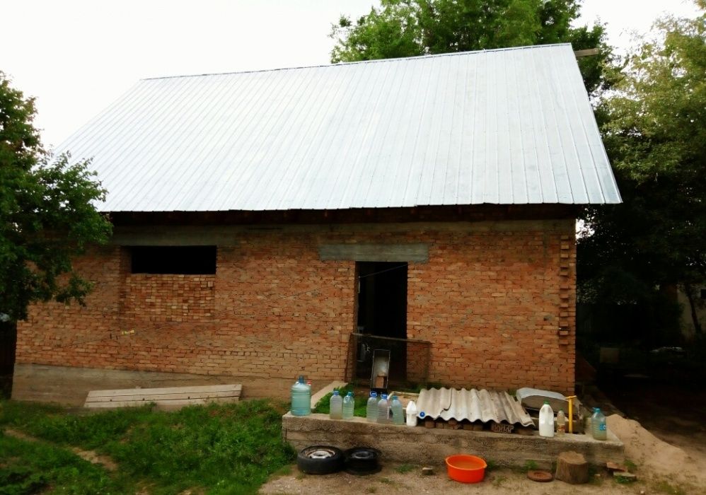 Продам дом недостроенный кирпичный