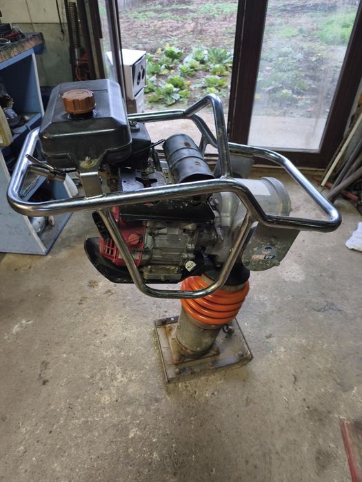 Mai compactor  marca Honda