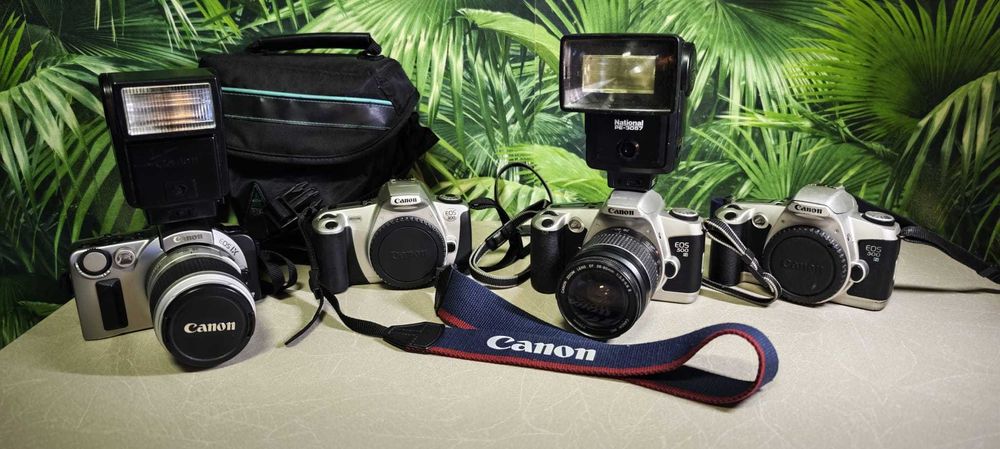 Vând pachet echipament Canon pe film