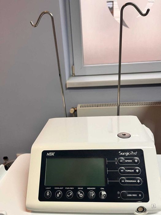 Dispozitiv NSK Surgic Pro fiziodispenser cu iluminare LED SI Aparat de piezochirurgie NSK VarioSurg 3