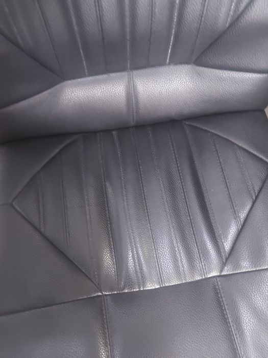 Продам два офисных кресла