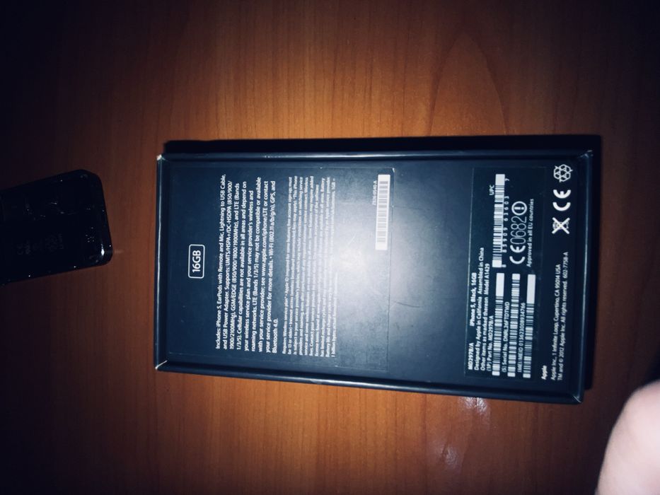 продам IPhone 5.