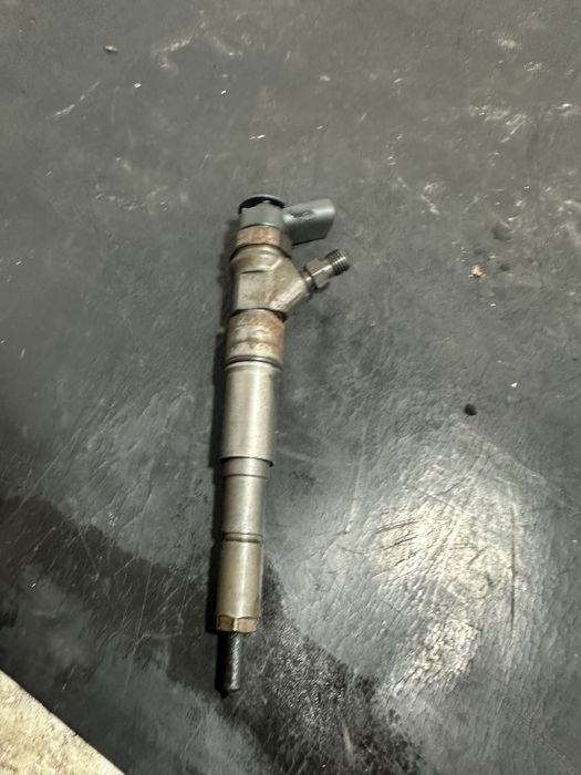 Injector injectoare BMW Seria 5 E60 E61 525d 177cp 2.5 diesel 7794652
