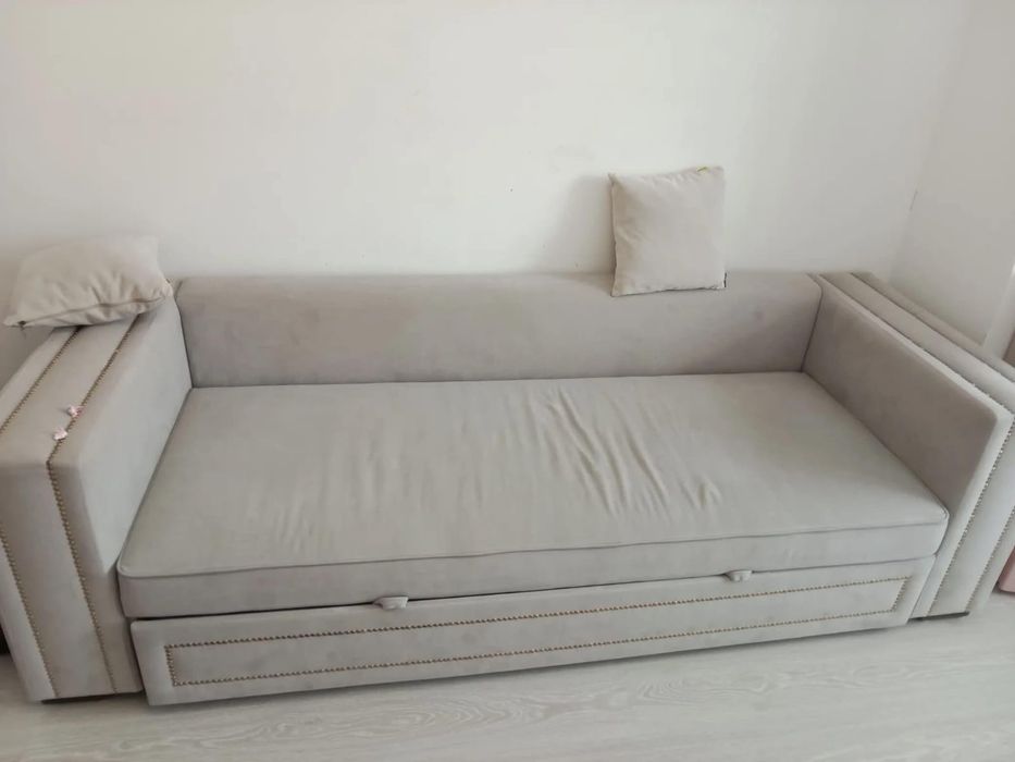 Диван хороший раскладной.