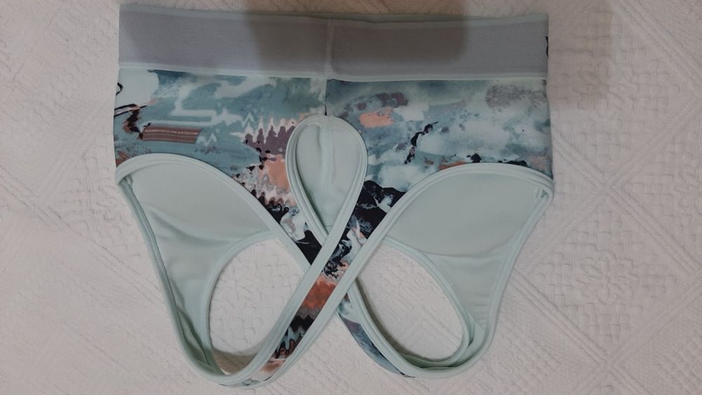 Bustiera Under Armour marimea XS impecabila.
Dim bust .30 cm x