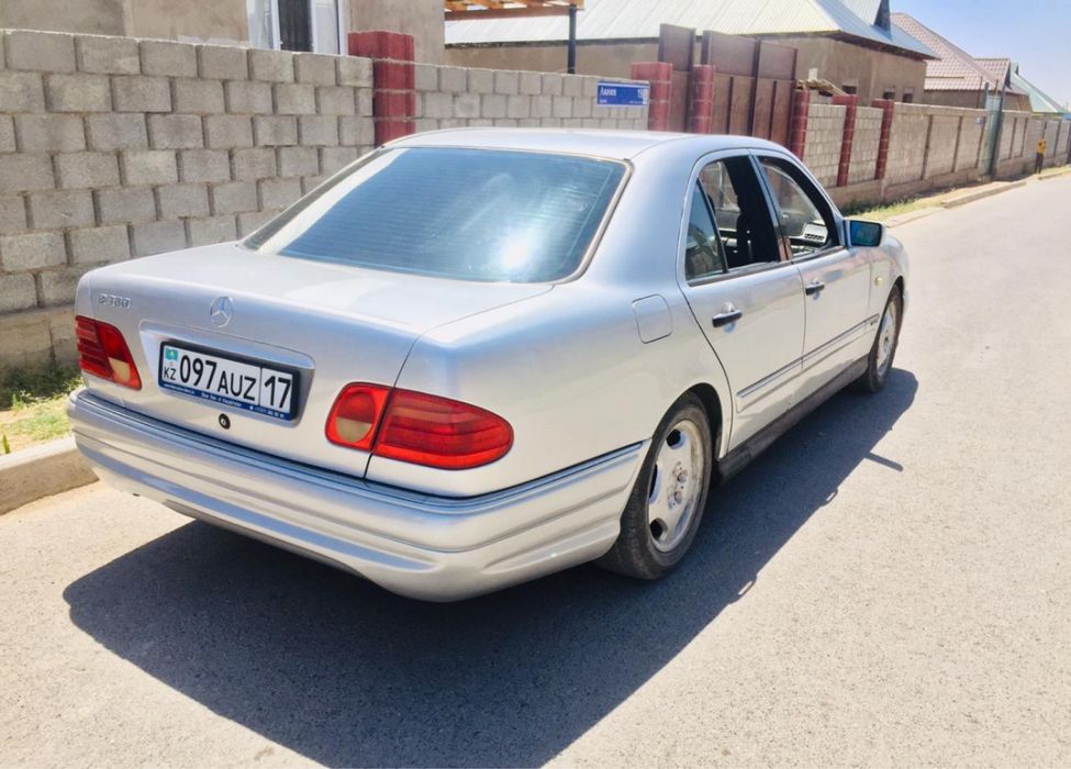 Бампер на мерседес 210 лупарик амг