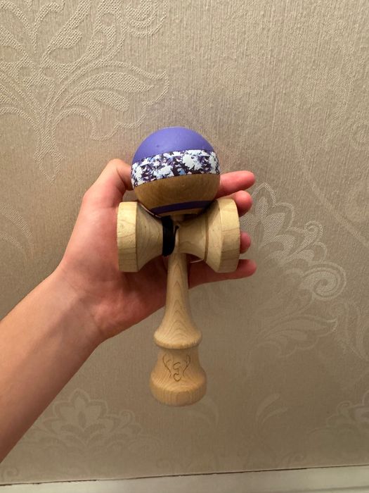 Kendama krom, jucata o zii