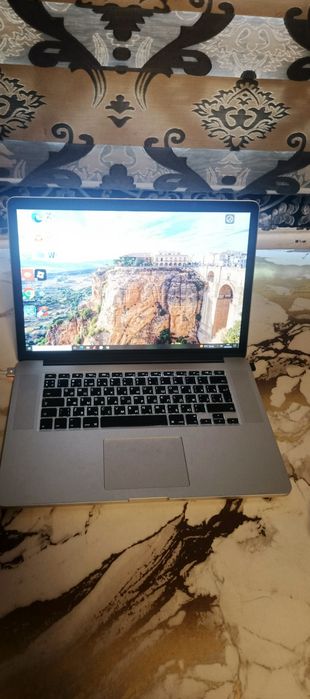 MacBook Pro 11,4