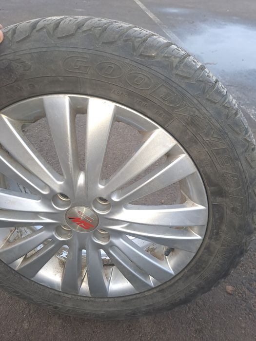 Диски с резиной.