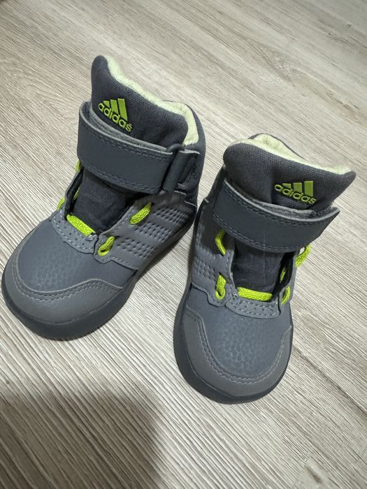 Продам ботинки детские