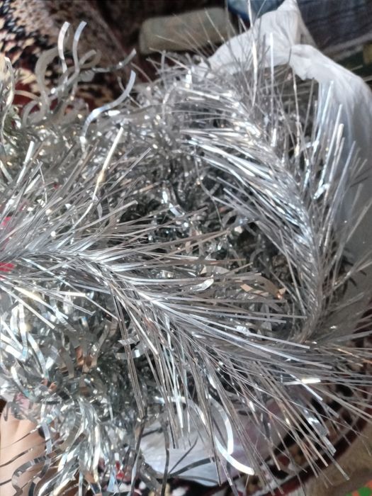 Ёлка на стол 1300 тг игрушки